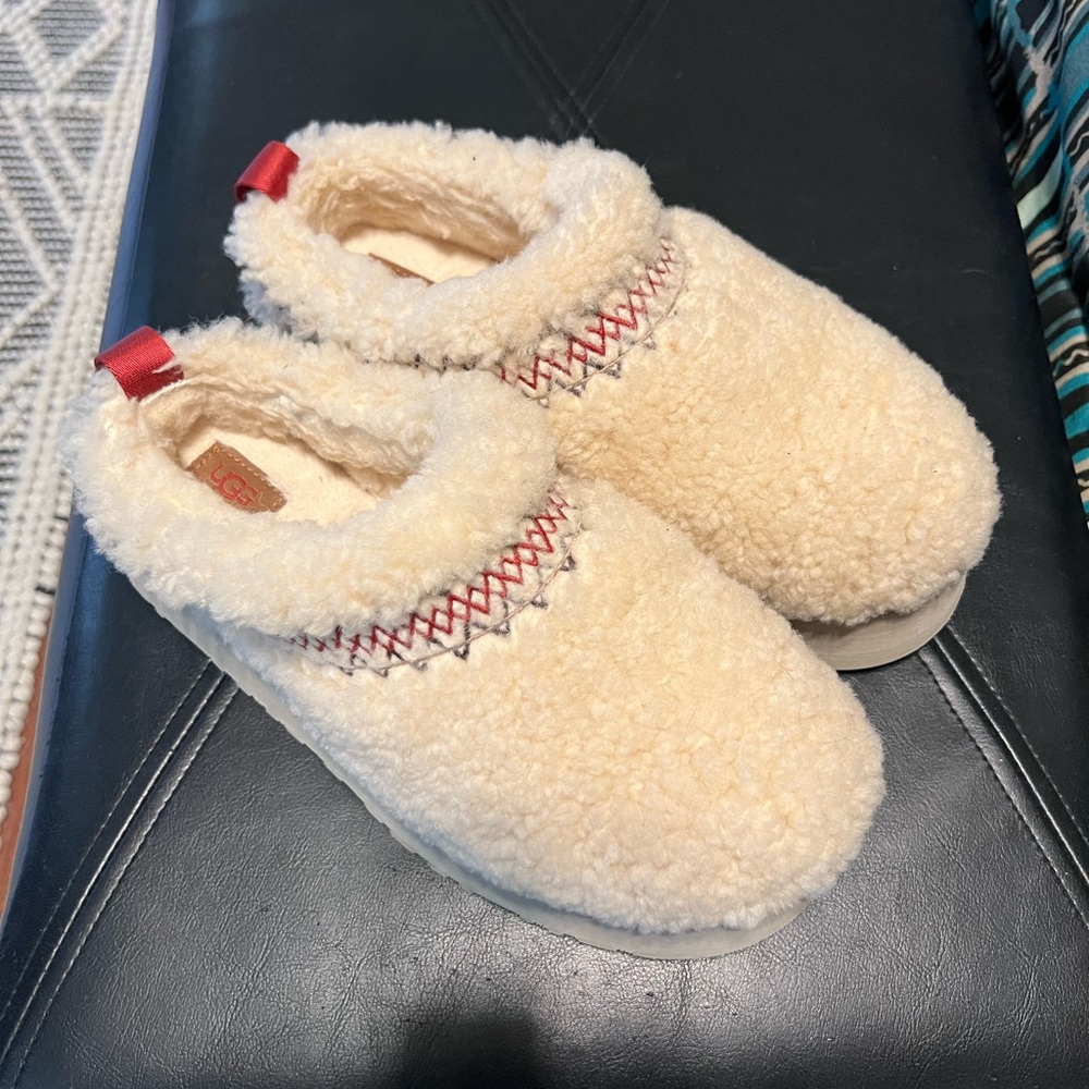 Ugh tazz braid size 8